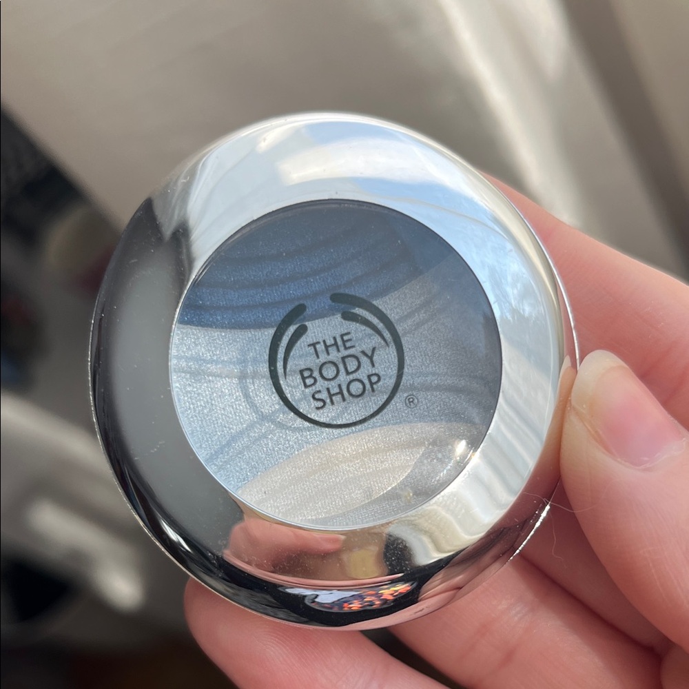 The Body Shop Metallic Silver and Blue Eye Color Trio 02 Midnight Blue